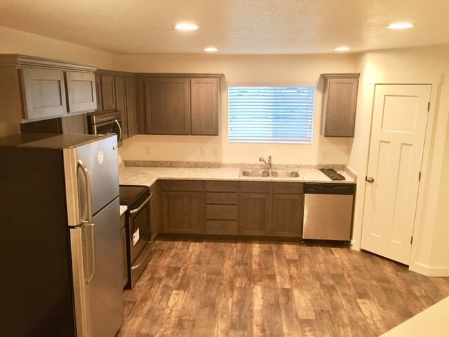 Building Photo - 57 E 630 N