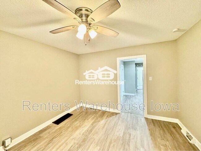 Foto del edificio - 1138 E 8th St