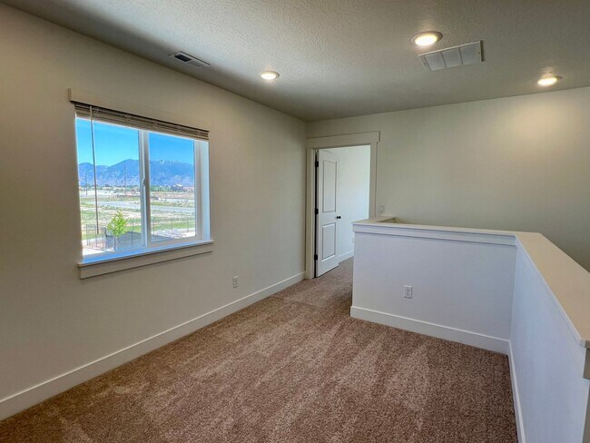 Building Photo - BONUS FOR QUICK MOVE-IN BRAND NEW TOWNHOME