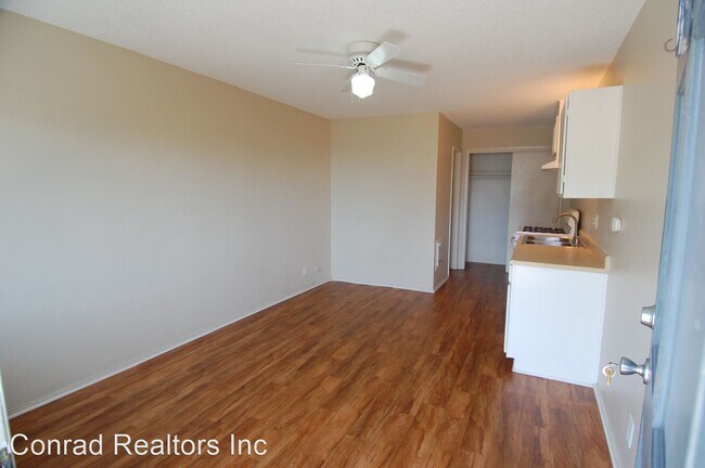 Building Photo - 1 W Avenida Ramona