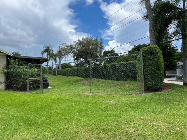 Building Photo - 10295 Boca Bend W