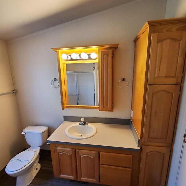Foto del edificio - Pet Friendly 3bed : 2bath home w/ Garage &...