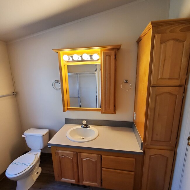Building Photo - Pet Friendly 3bed : 2bath home w/ Garage &...