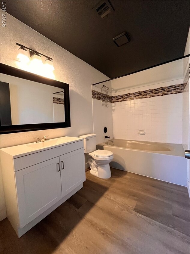Building Photo - 6233 Ilanos Ln