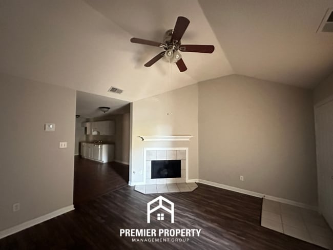 Photo - 1116 Sunstar Dr House