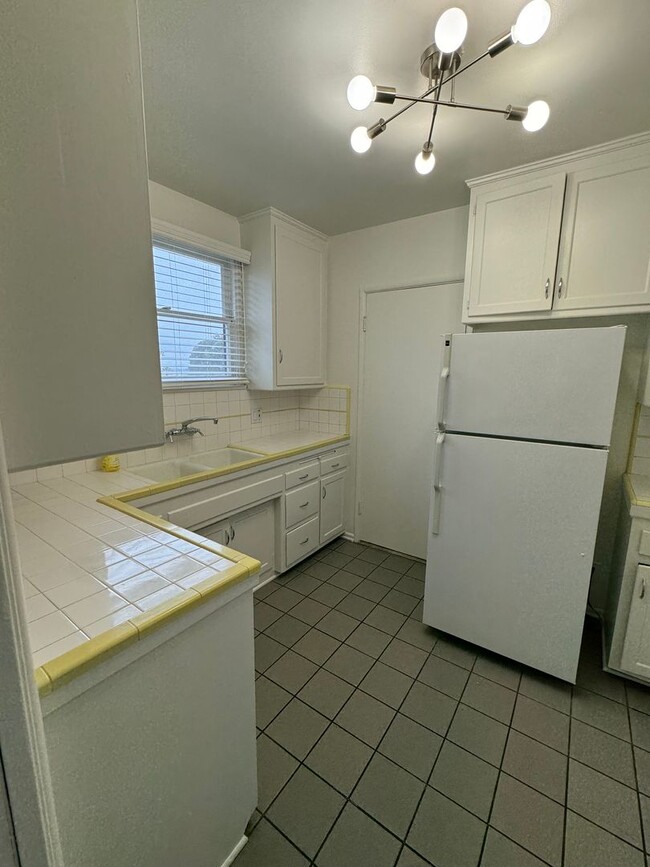 Building Photo - 8711 W Knl Dr