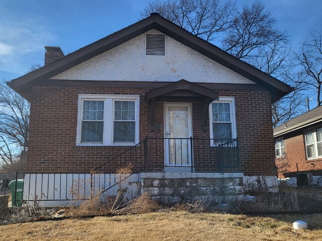 Building Photo - "Charming Brentwood house 2 bedrooms 1 Bathoom, Prime Location!"