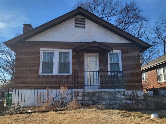 Foto del edificio - "Charming Brentwood house 2 bedrooms 1 Bathoom, Prime Location!"