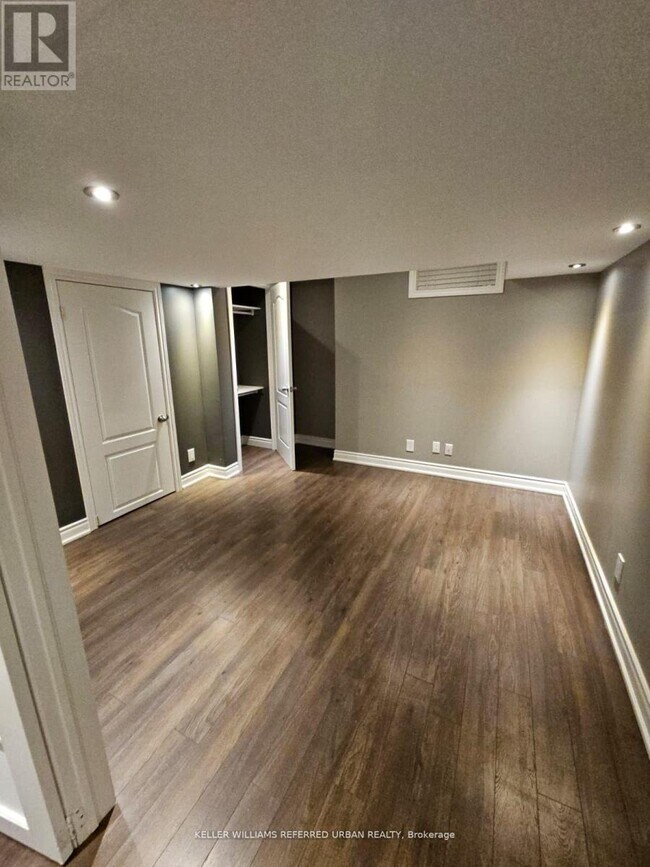 Photo du bâtiment - 118 Earlsbridge Blvd