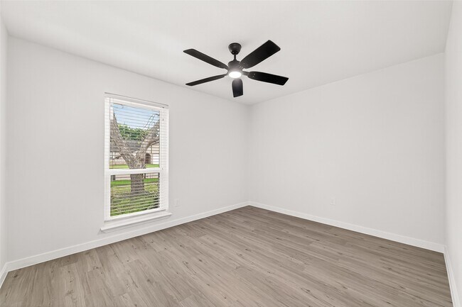 Foto del edificio - 13442 Greenway Dr