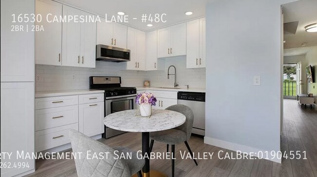 Building Photo - BEAUTIFUL TWO BEDROOM TOWNHOME IN PRIME HU...