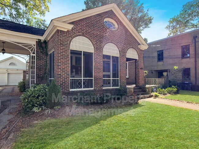 Foto del edificio - 318 Lloyd St