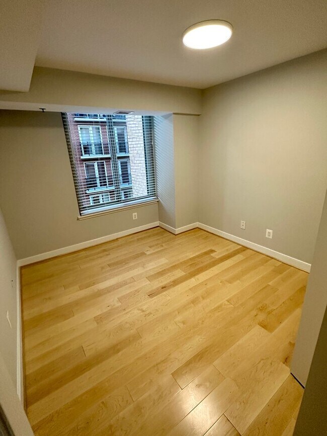 Building Photo - Fantastic Condo at The Chase in Downtown B...