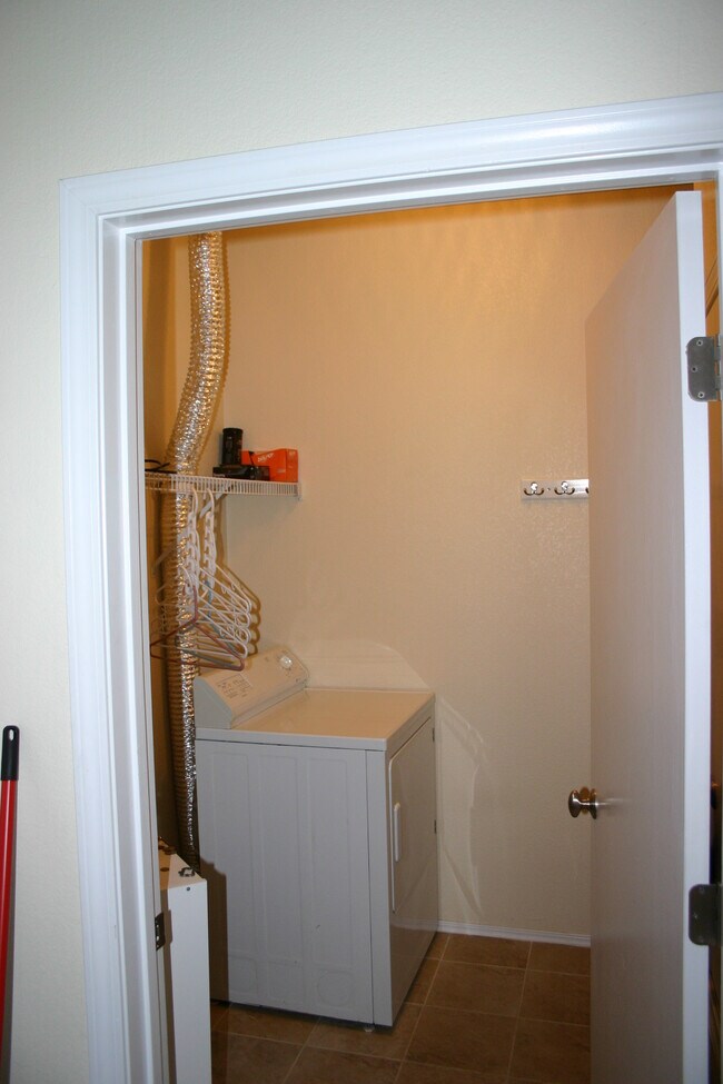 Laundry room/mud room - 18919 East Warren Circle