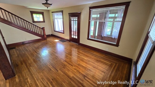 Foto del edificio - Beautiful 3 Bedroom Home Located in Colleg...