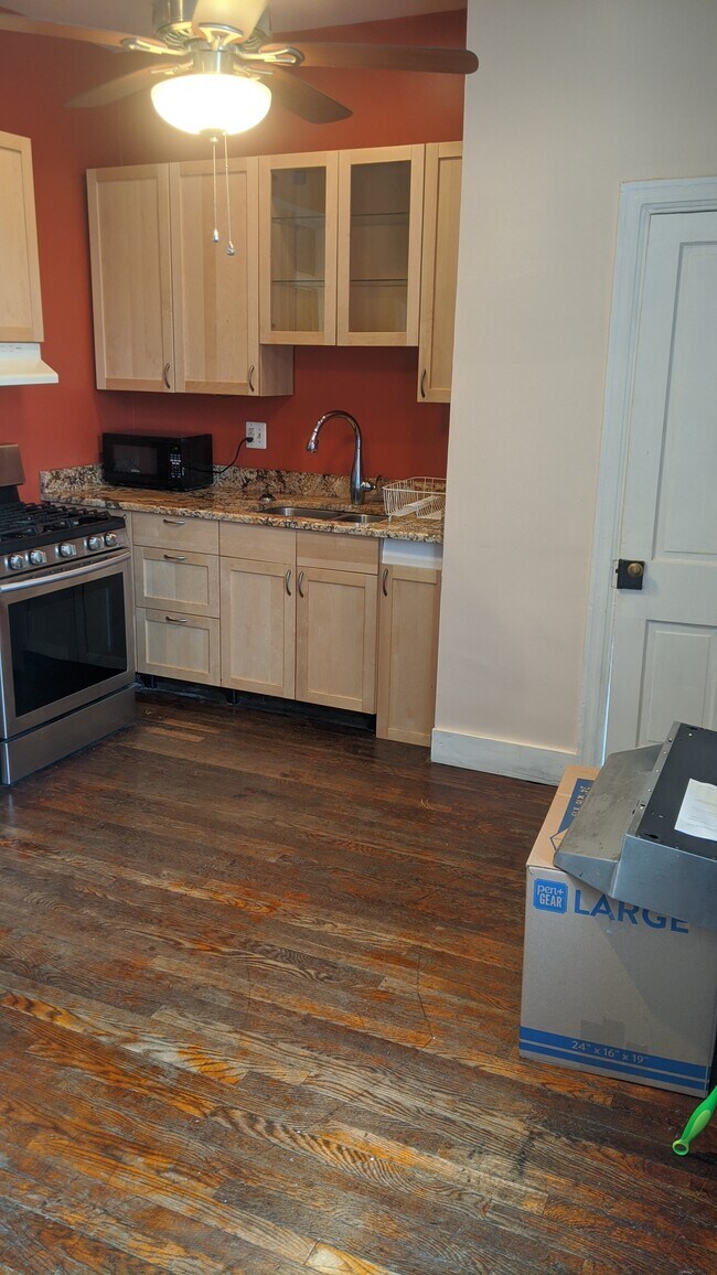 Kitchen - 102 S Henry St
