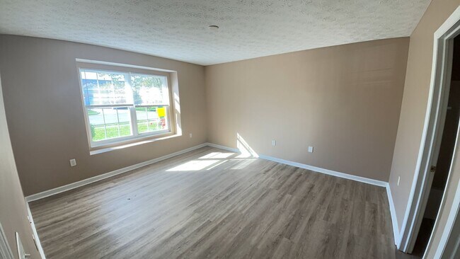 Building Photo - 5686 Hillary St