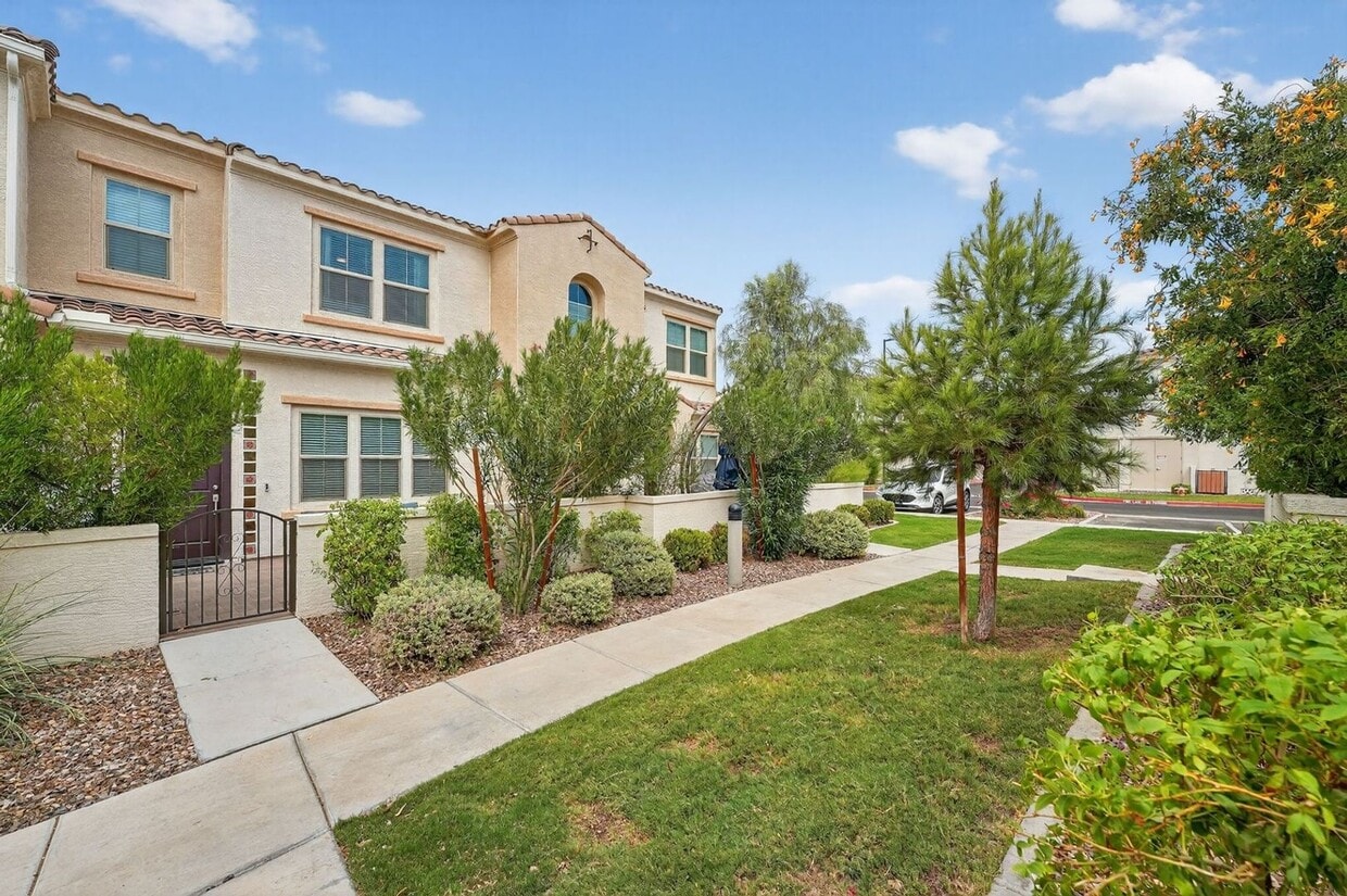Primary Photo - 4077 S Sabrina Dr