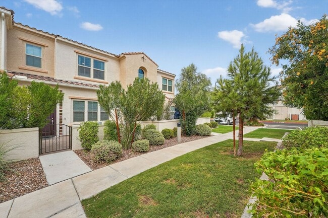 Building Photo - 4077 S Sabrina Dr