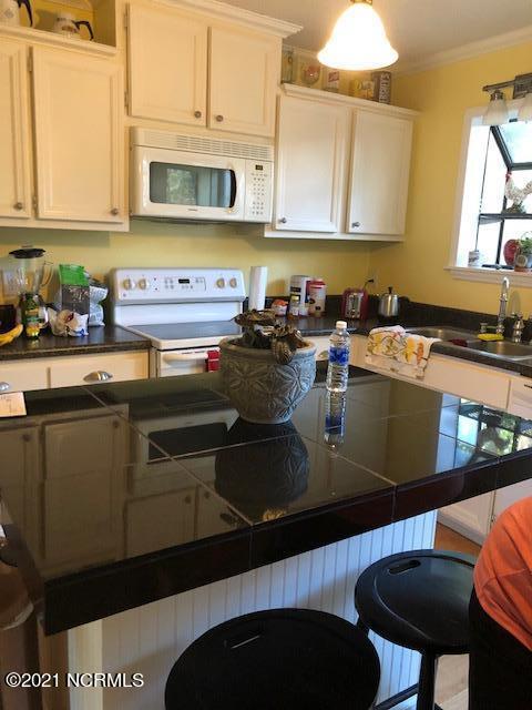 Building Photo - 402 Cobblestone Dr