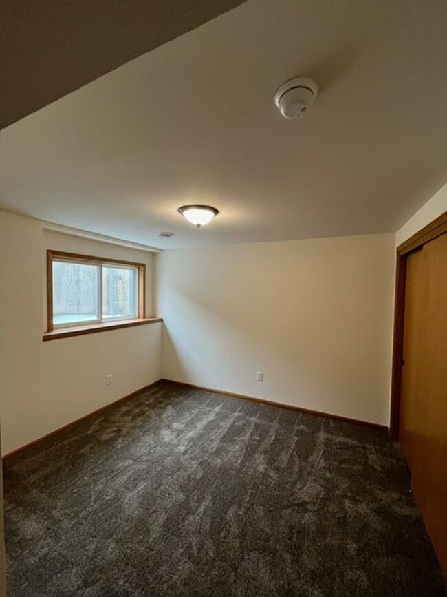 Building Photo - 516