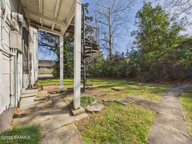 Foto del edificio - 324 General Mouton Ave