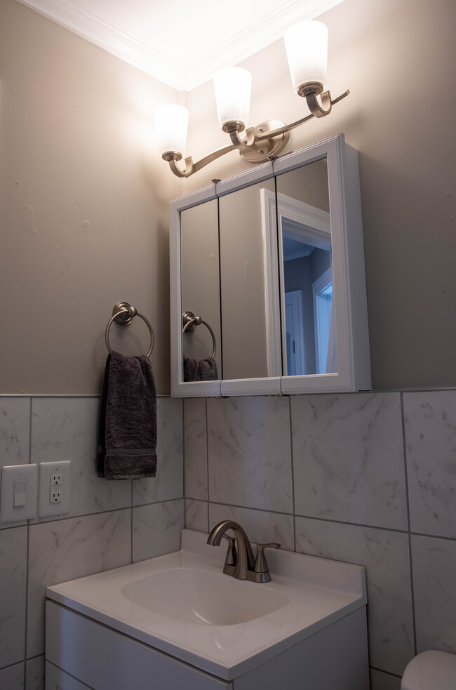 Bathroom - 600 N Carr St
