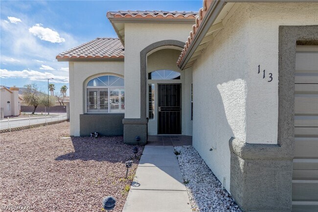 Building Photo - 113 Vista Del Lago St
