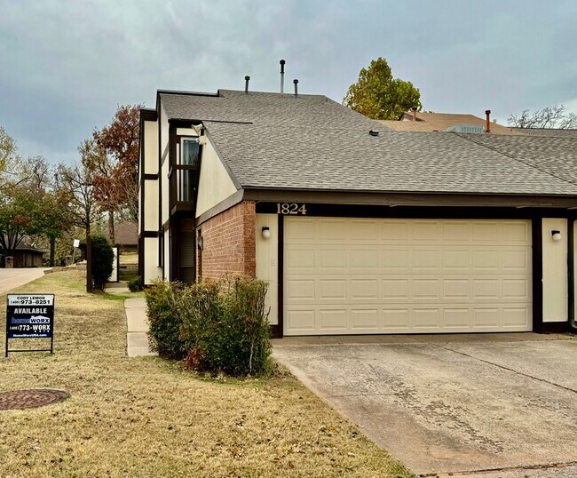 Building Photo - 1824 Windhill Ave