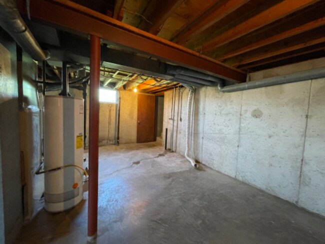 Building Photo - 2323 S Grand Ave