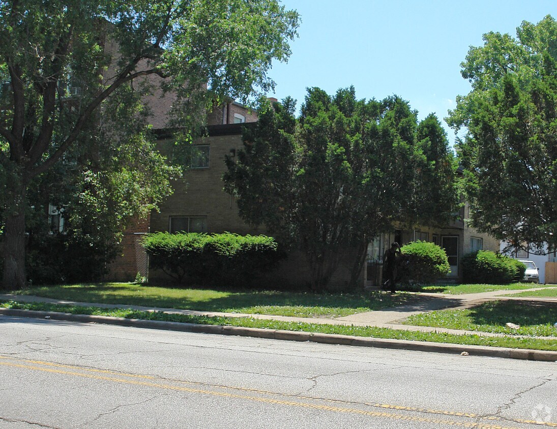 Building Photo - 1712 W St Charles Rd