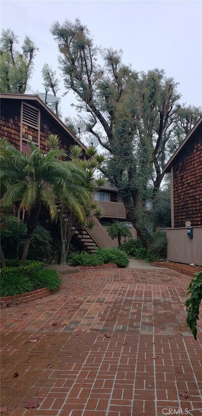 Primary Photo - 1042 Cabrillo Park Dr