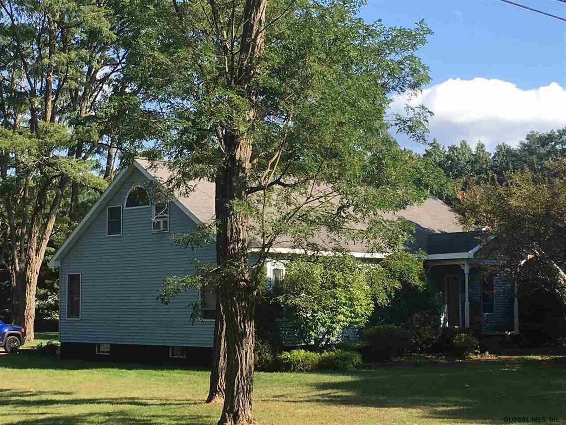 Primary Photo - 252 Greenfield Ave