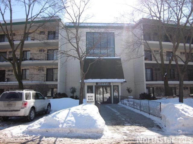 Building Photo - 10531 Cedar Lake Rd