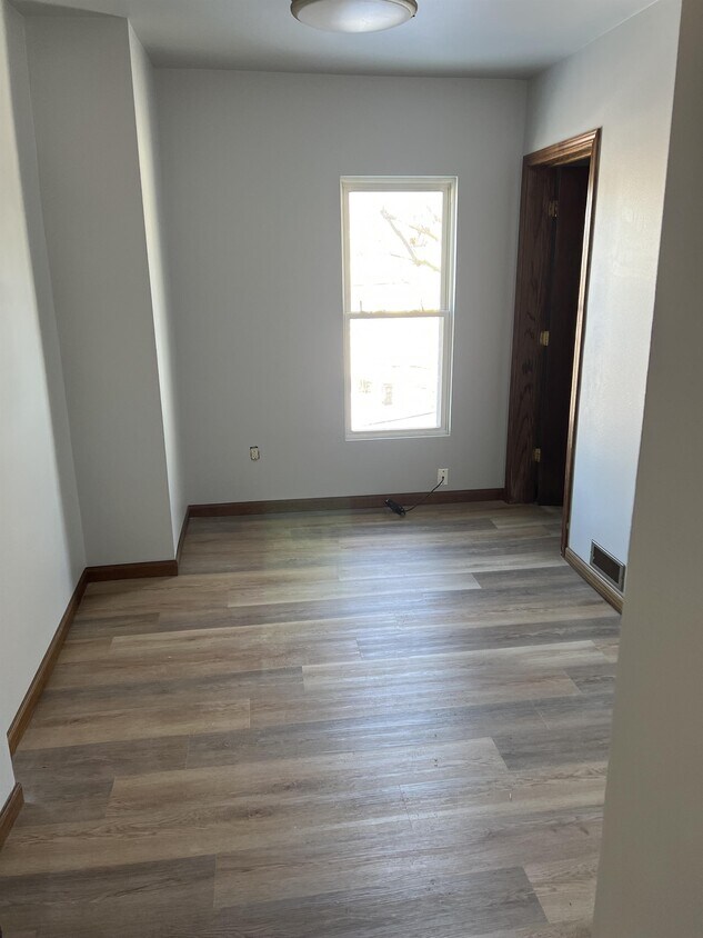 Foto principal - 1750 A Ave NE