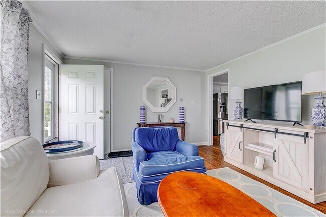 Building Photo - 166 Center Ave