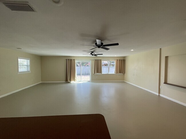 Building Photo - 6185 Deming Ave