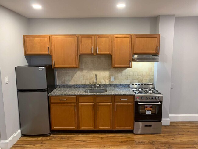 Building Photo - 406 W Walnut Ln
