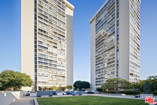 Building Photo - 2222 Avenue of the Stars