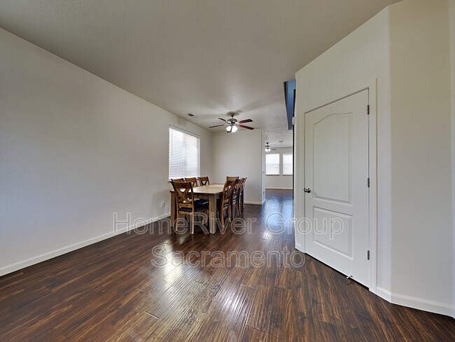 Foto del edificio - 2677 Woodfield Way