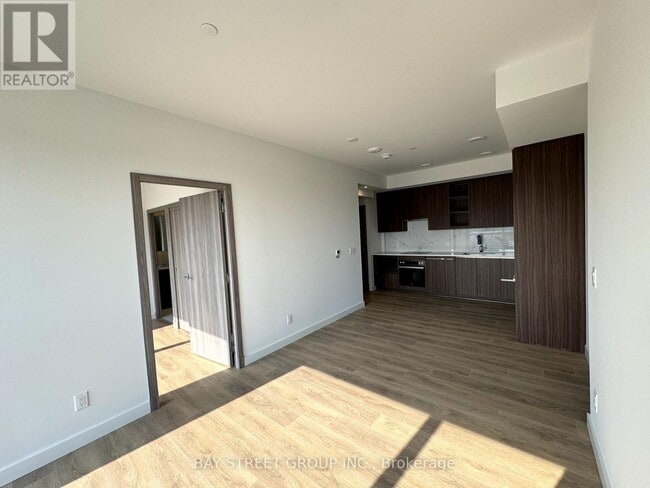 Building Photo - 25-1525 McMahon Dr