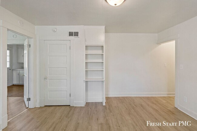 Foto del edificio - 280 Irwin Ave