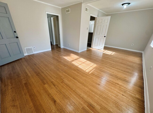 Foto del edificio - 1474 N Graham St