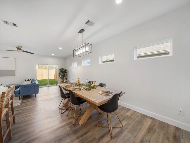 Foto del edificio - 7812 Colonial Ln