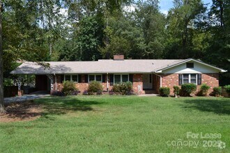 Building Photo - 3313 Woodwardia Dr