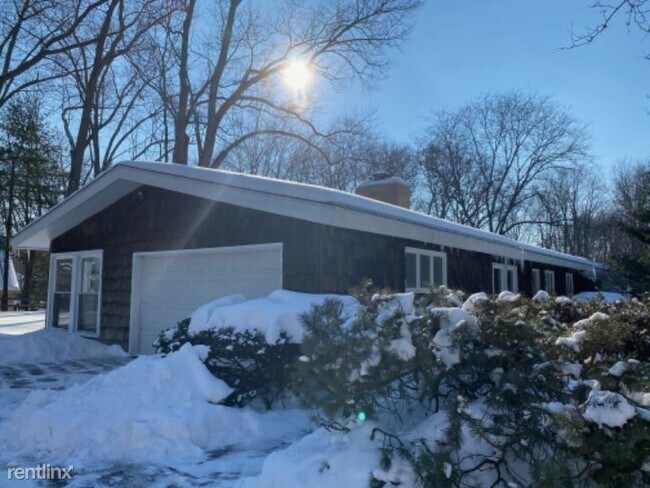 Building Photo - 3 br, 2 bath House - 4841 Far Hills Rd