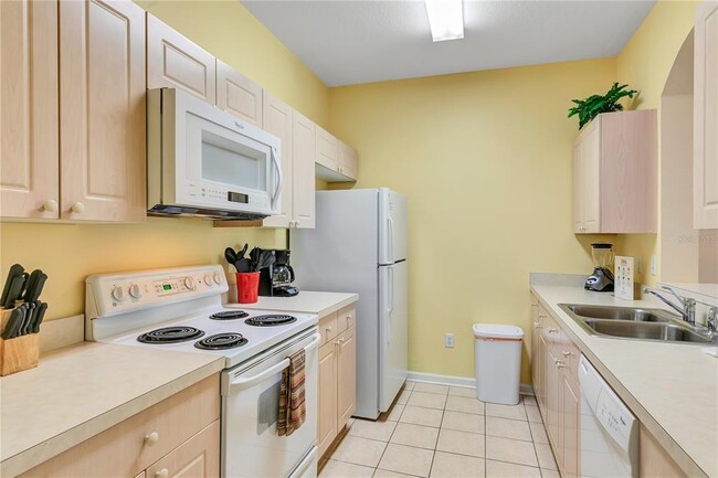 Building Photo - 2306 Silver Palm Dr
