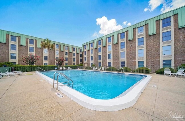 Foto del edificio - 224 E Garden St