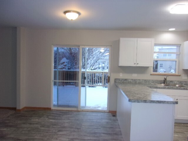 Building Photo - Nicely updated 4 Bedroom 2.1 baths