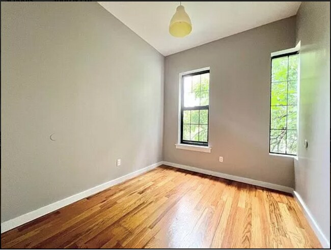 Foto del edificio - 1247 Jefferson Ave